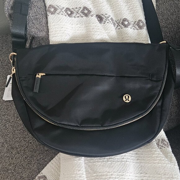 Lululemon Crossbody Bag Large 5L foldable storage bag, shoulder bag, Fanny Pack. - Picture 8 of 10